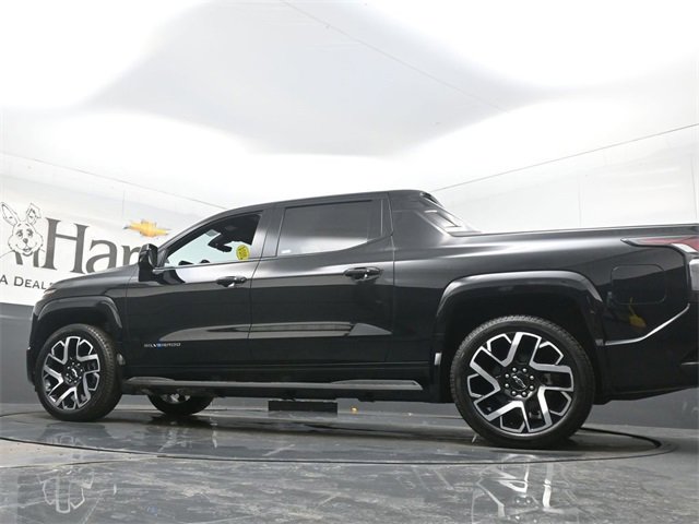 Certified 2024 Chevrolet Silverado EV RST image 53