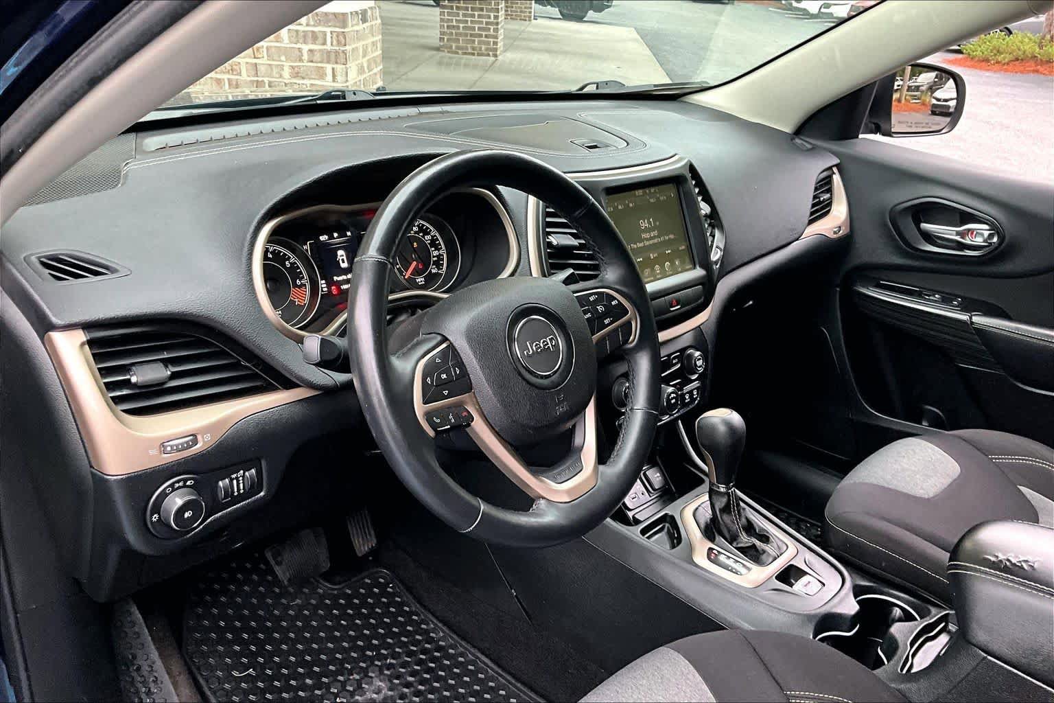 Used 2014 Jeep Cherokee Latitude w/ Cold Weather Group FWD image 18