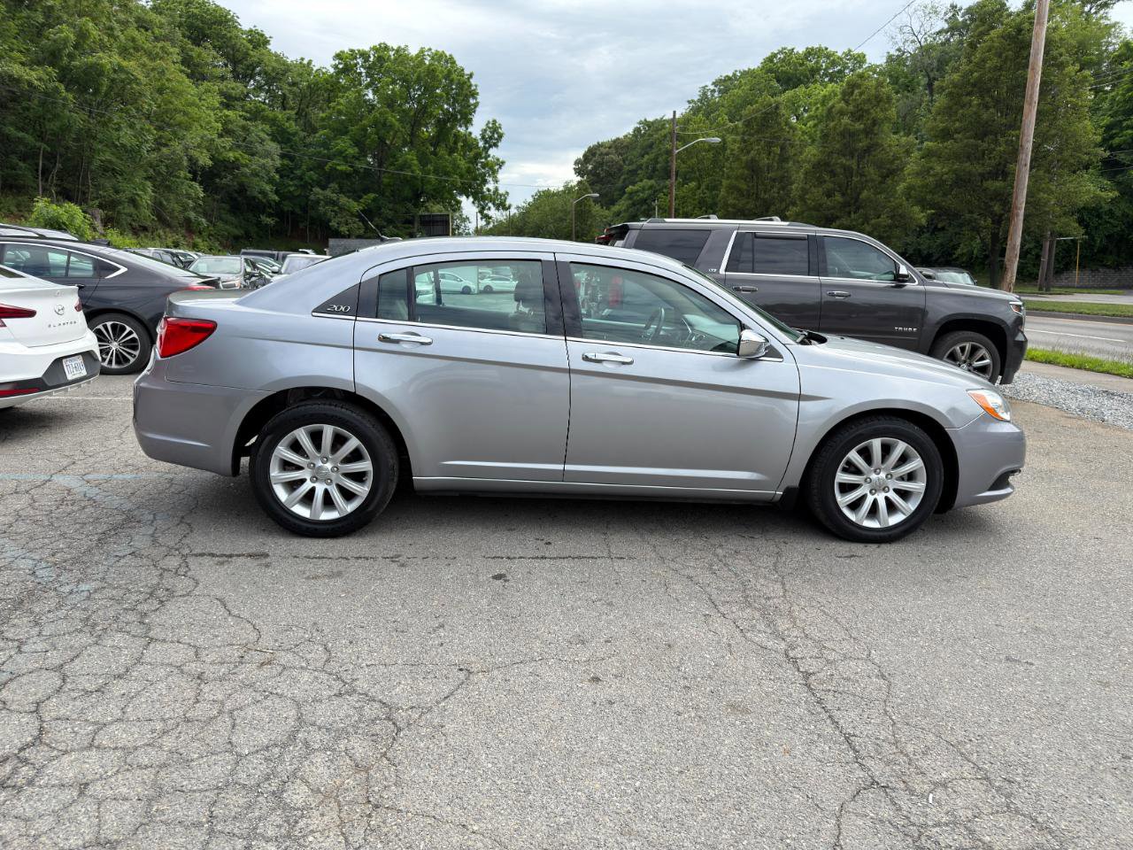 Used 2014 Chrysler 200 Limited w/ Sun/Sound Group FWD image 4