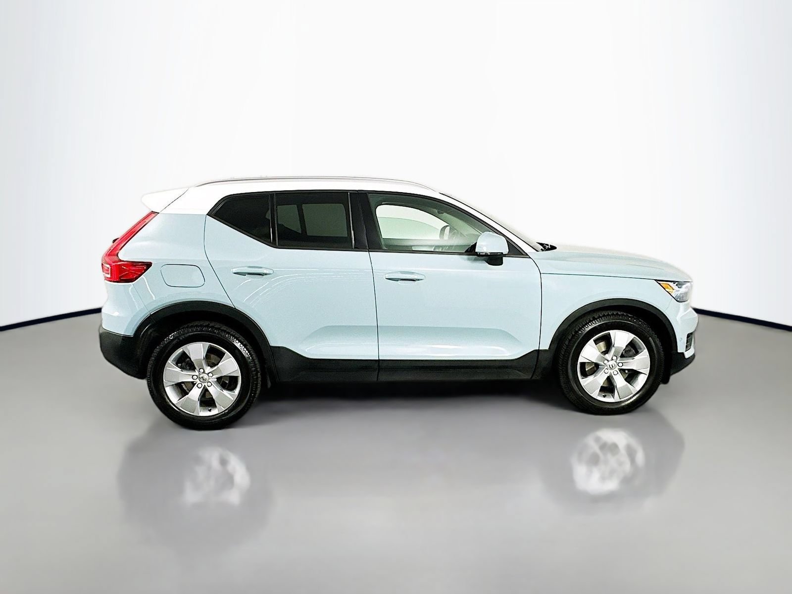 Used 2019 Volvo XC40 T5 Momentum AWD/4WD image 8