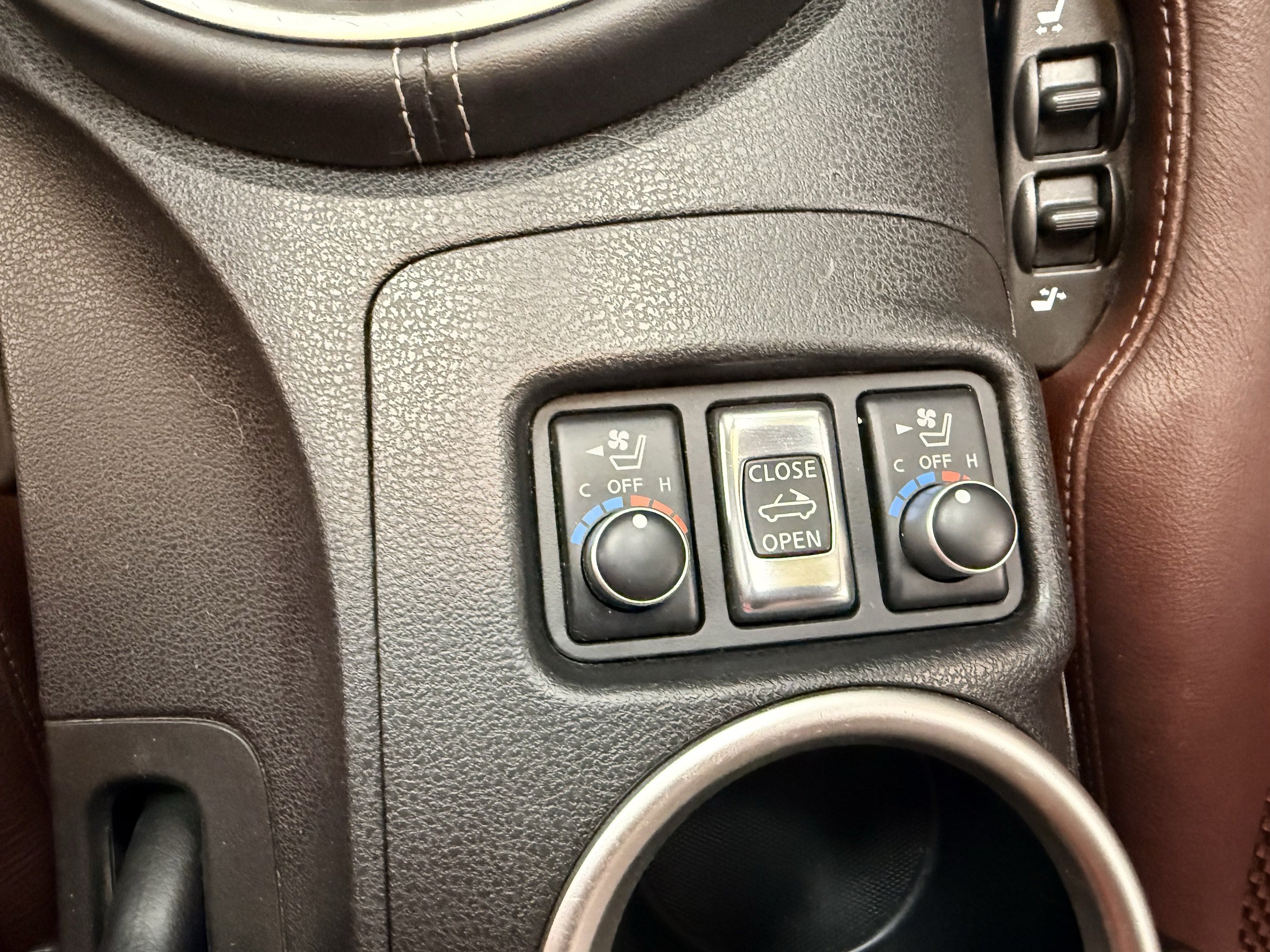 Used 2012 Nissan 370Z Touring RWD image 18