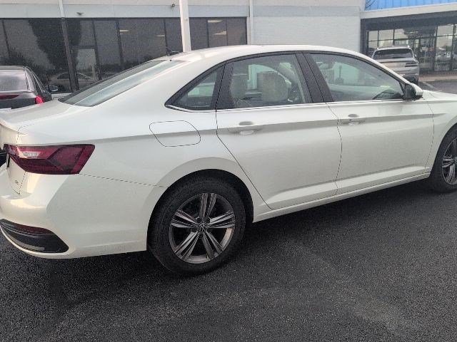 Used 2023 Volkswagen Jetta SE w/ Panoramic Sunroof Package FWD image 8