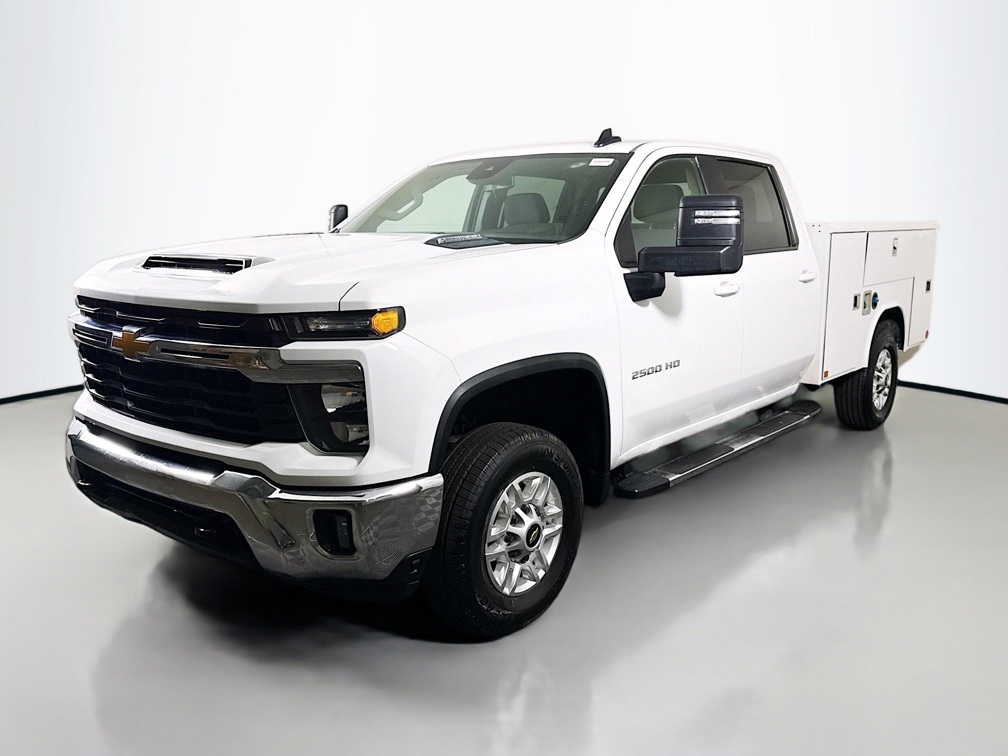 Used 2024 Chevrolet Silverado 2500 LT w/ Convenience Package AWD/4WD image 4