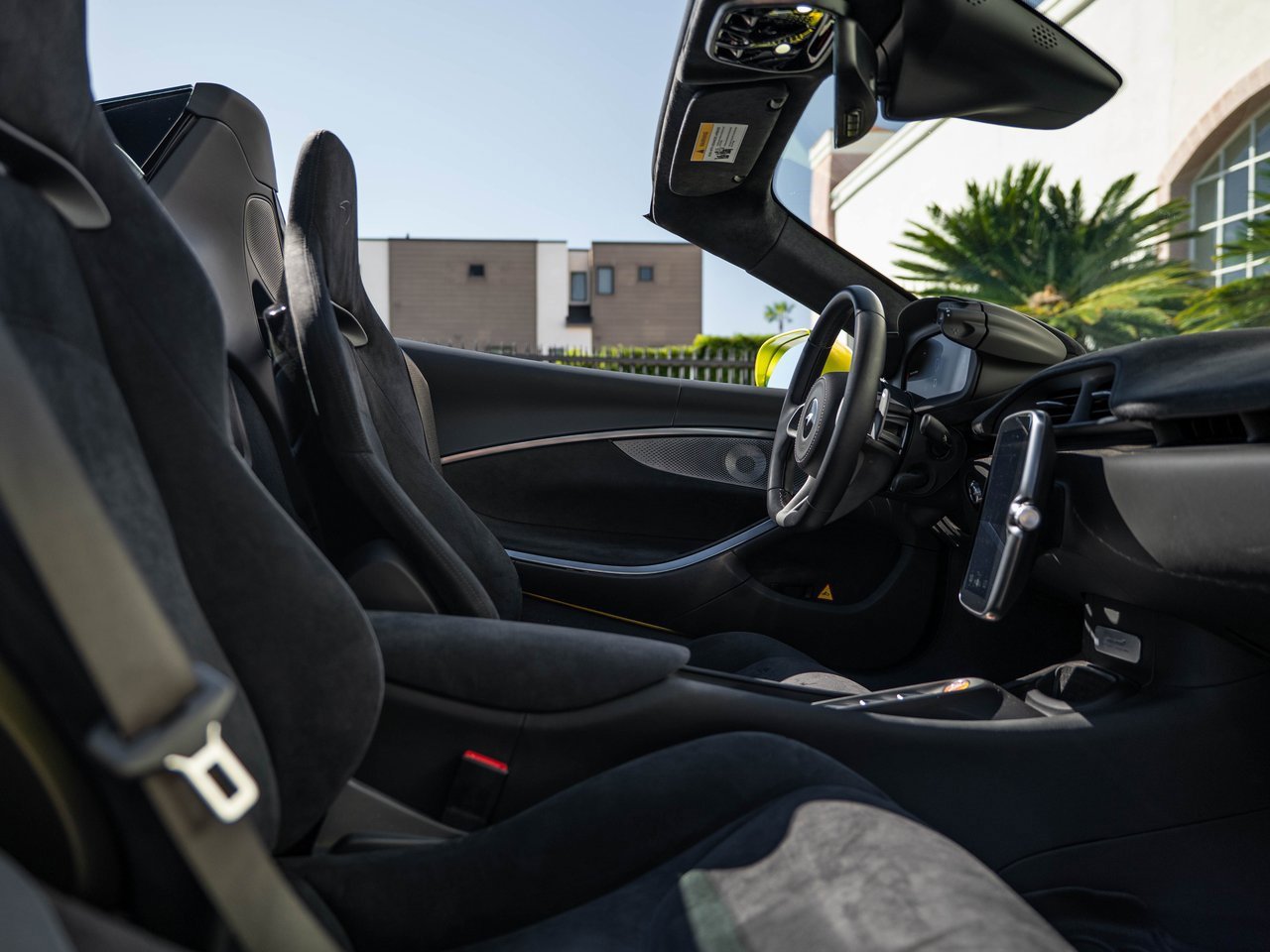 Used 2025 McLaren Artura Spider image 10