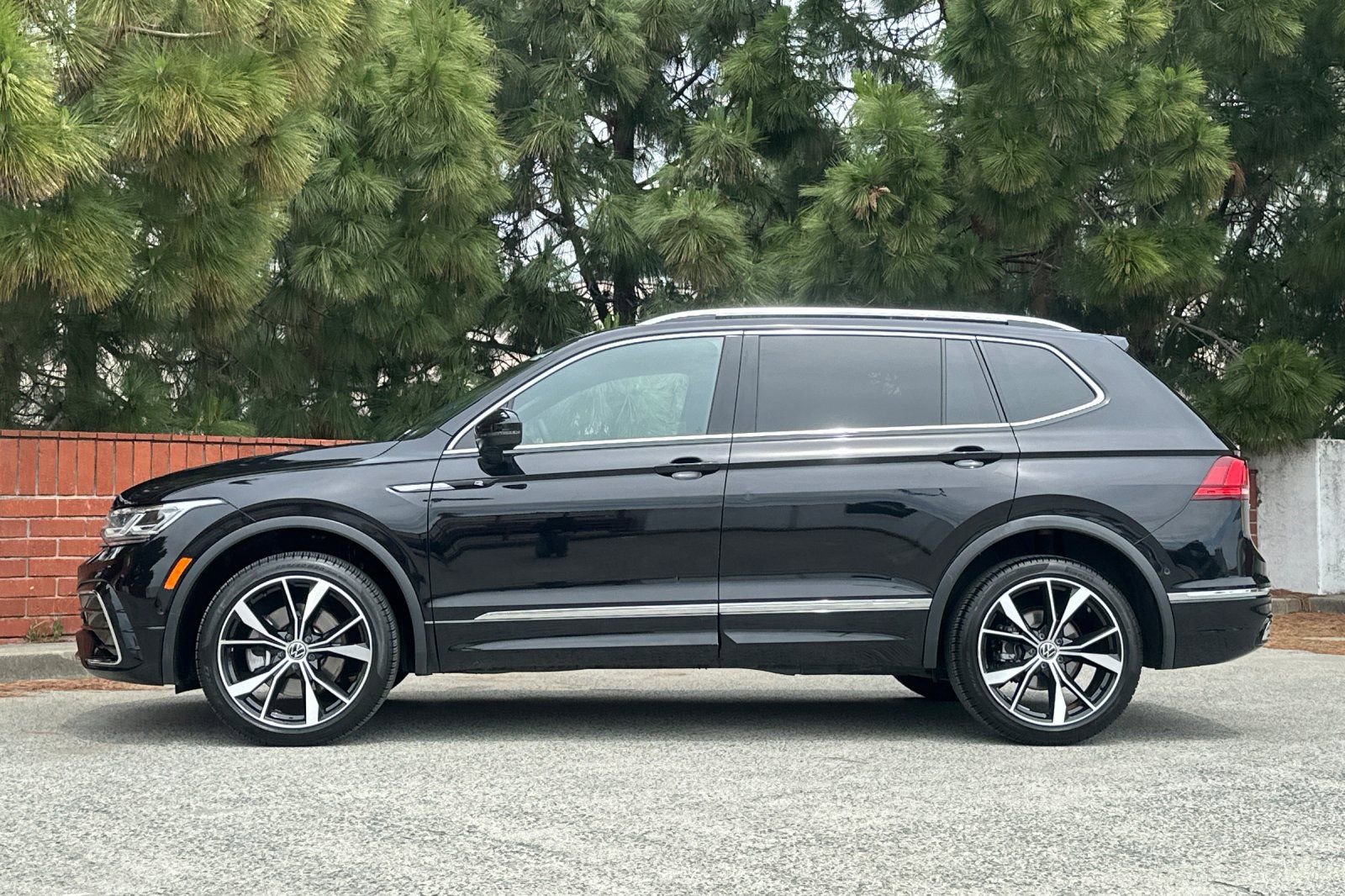 Used 2022 Volkswagen Tiguan SEL R-Line AWD/4WD image 7