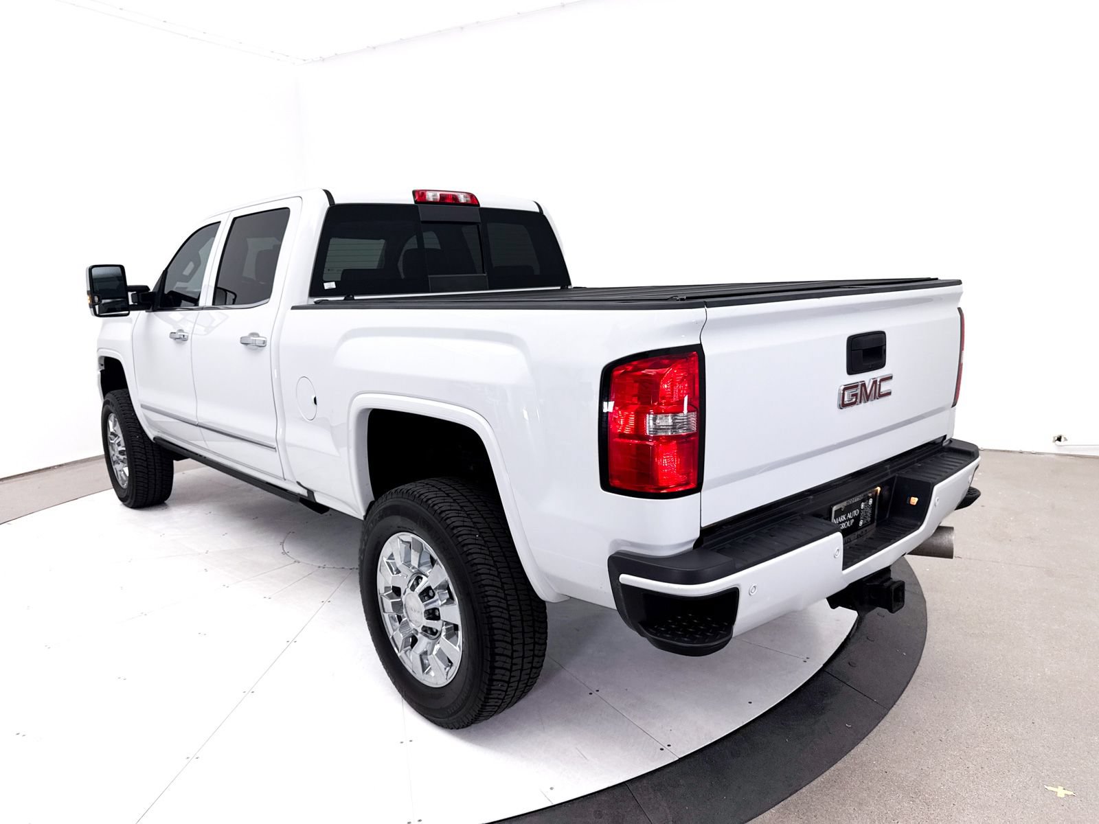 Used 2019 GMC Sierra 2500 Denali w/ Duramax Plus Package AWD/4WD image 12