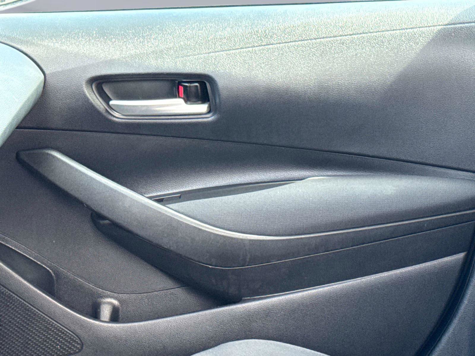 Used 2020 Toyota Corolla LE image 19