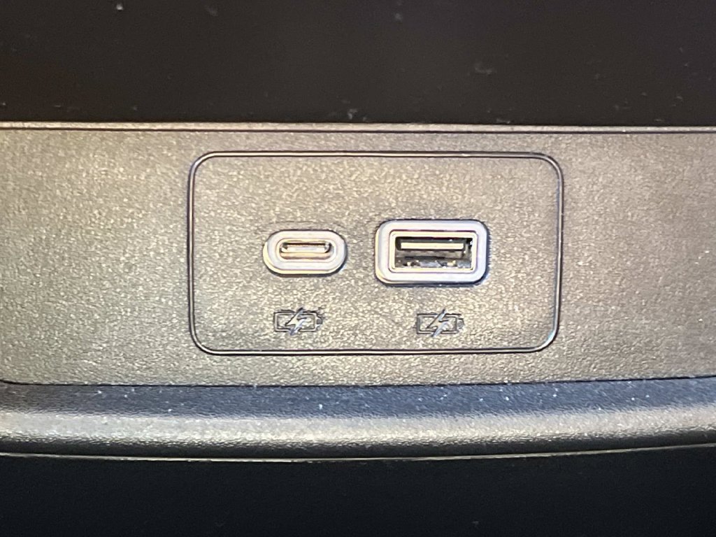 Used 2019 Cadillac XT4 Premium Luxury w/ Technology Package FWD image 18