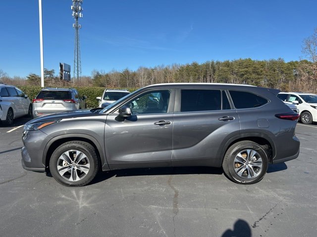 Used 2024 Toyota Highlander XLE image 10
