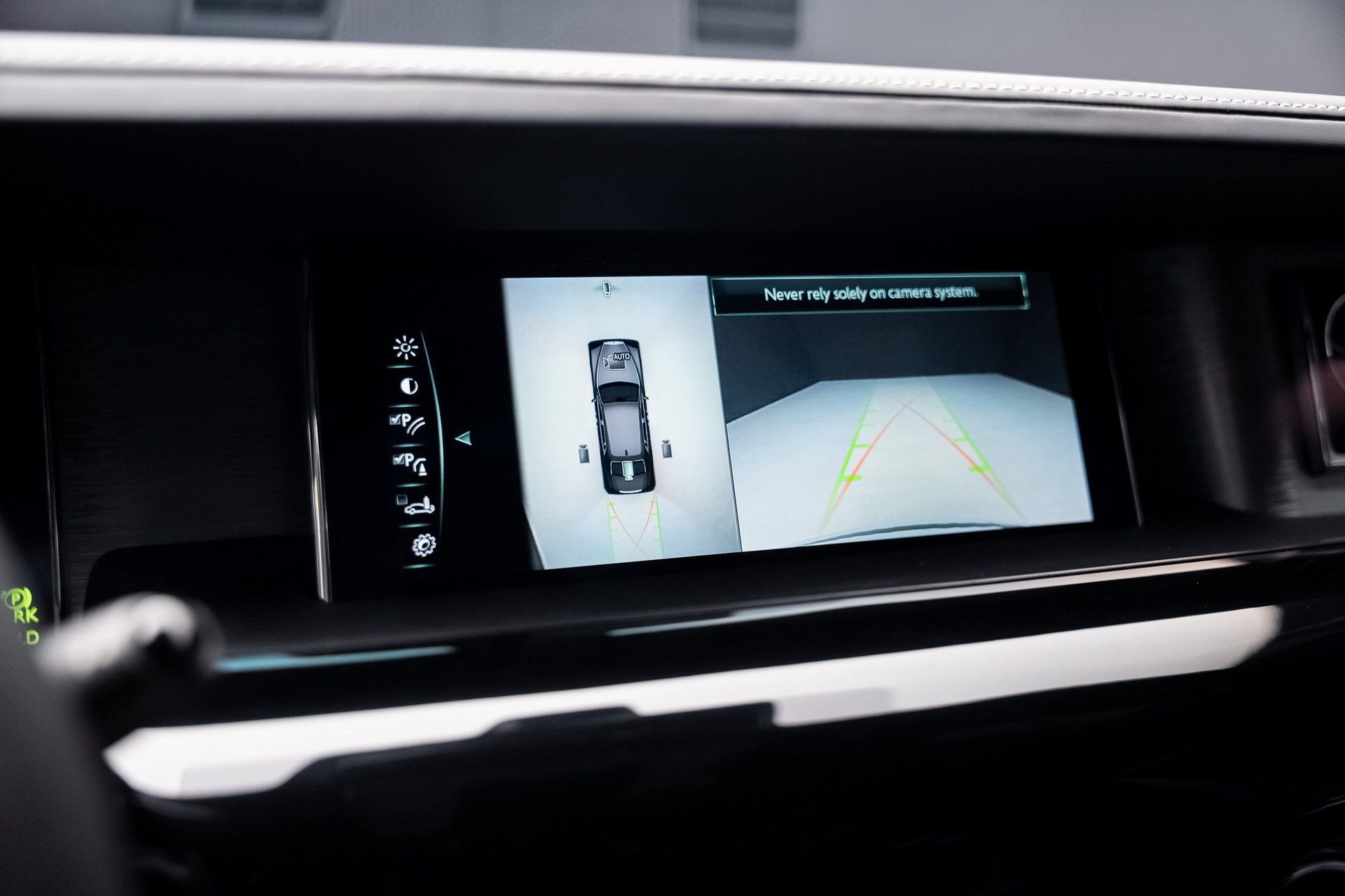 Used 2018 Rolls-Royce Phantom Sedan image 48