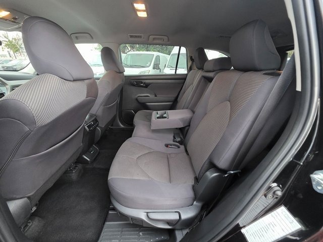 Used 2024 Toyota Highlander LE image 18