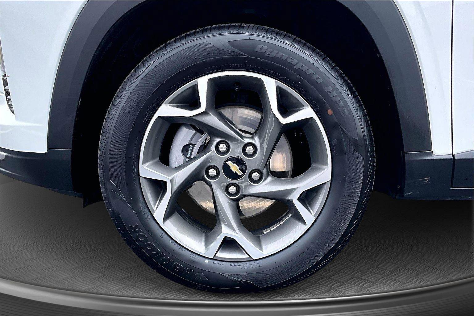 Used 2025 Chevrolet Trax LT FWD image 10