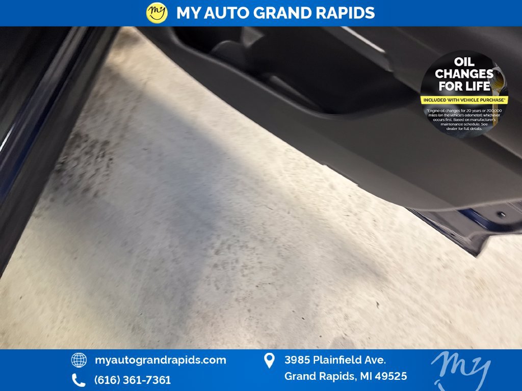 Used 2025 Nissan Pathfinder SL AWD/4WD image 23