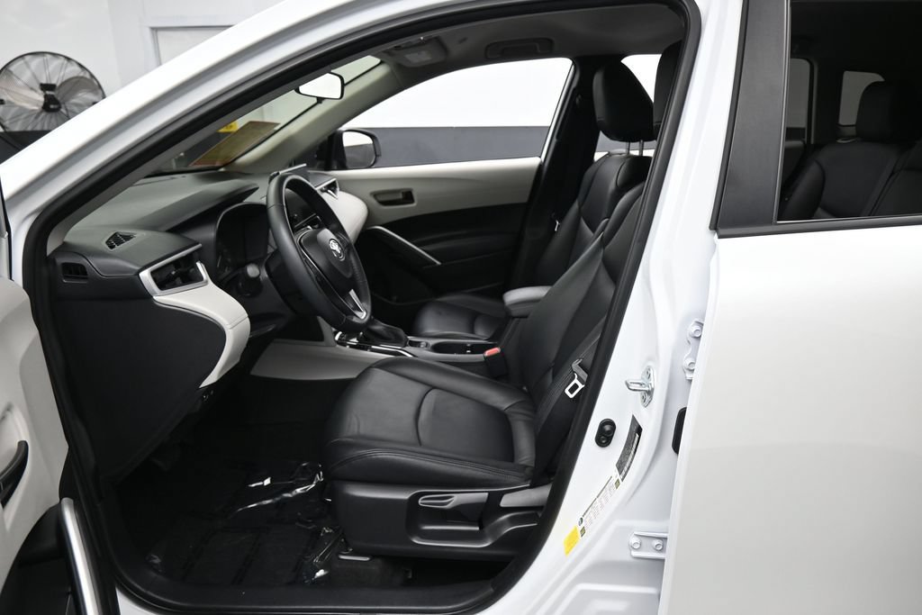Used 2025 Toyota Corolla Cross LE FWD image 11