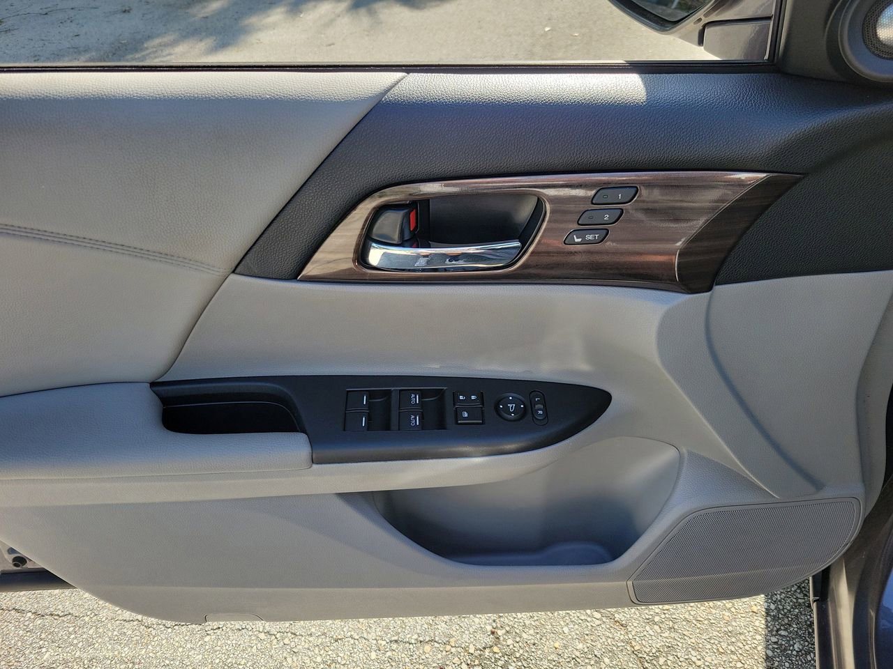 Used 2016 Honda Accord EX-L image 12