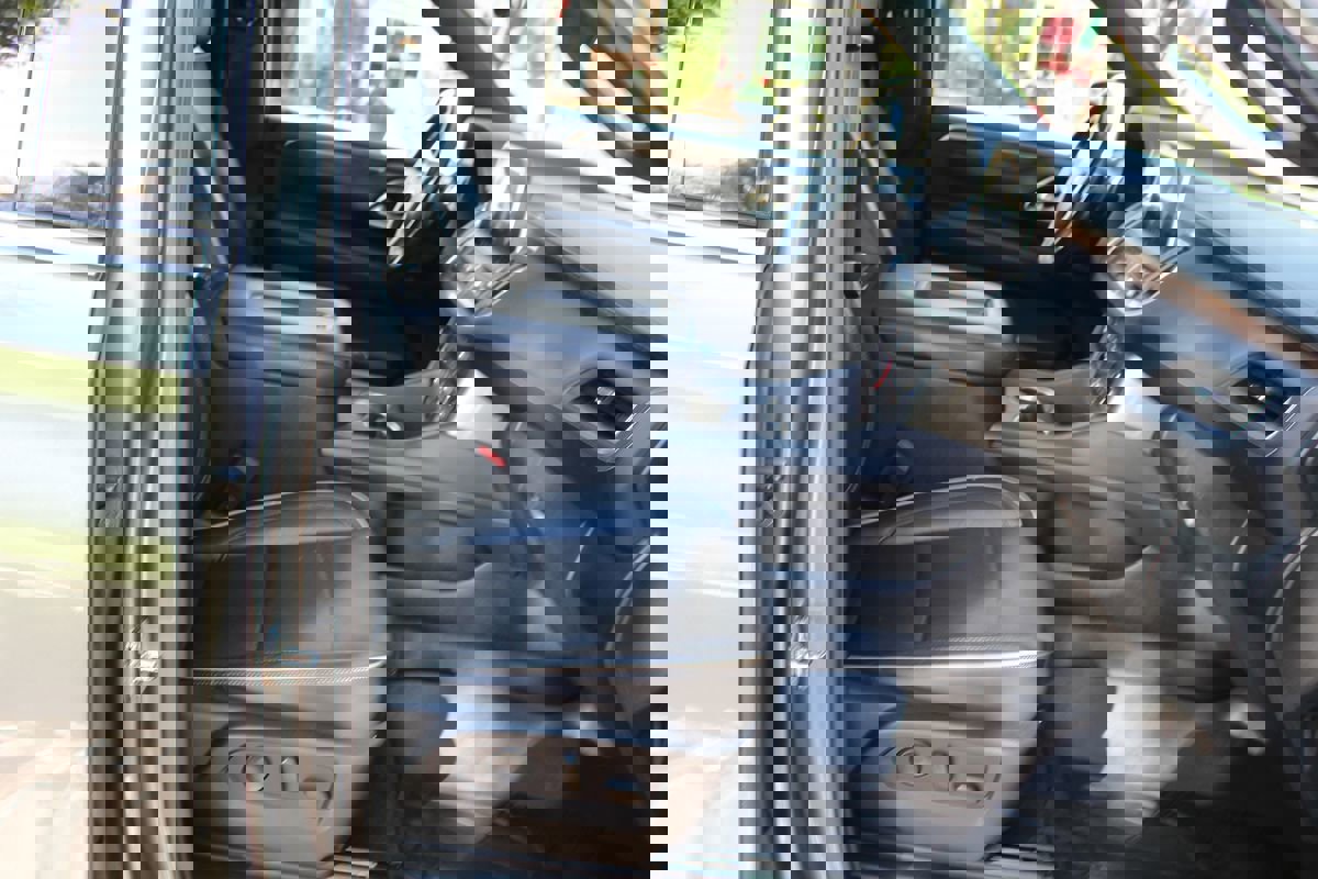 Used 2021 Chevrolet Tahoe Premier w/ Premium Package image 19