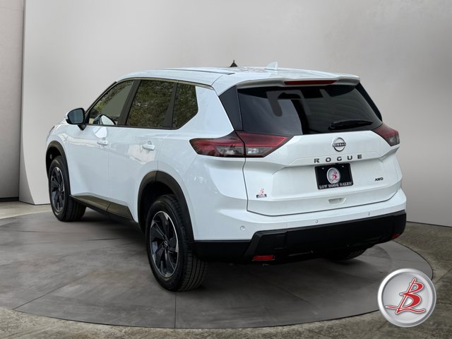 Used 2025 Nissan Rogue SV image 5