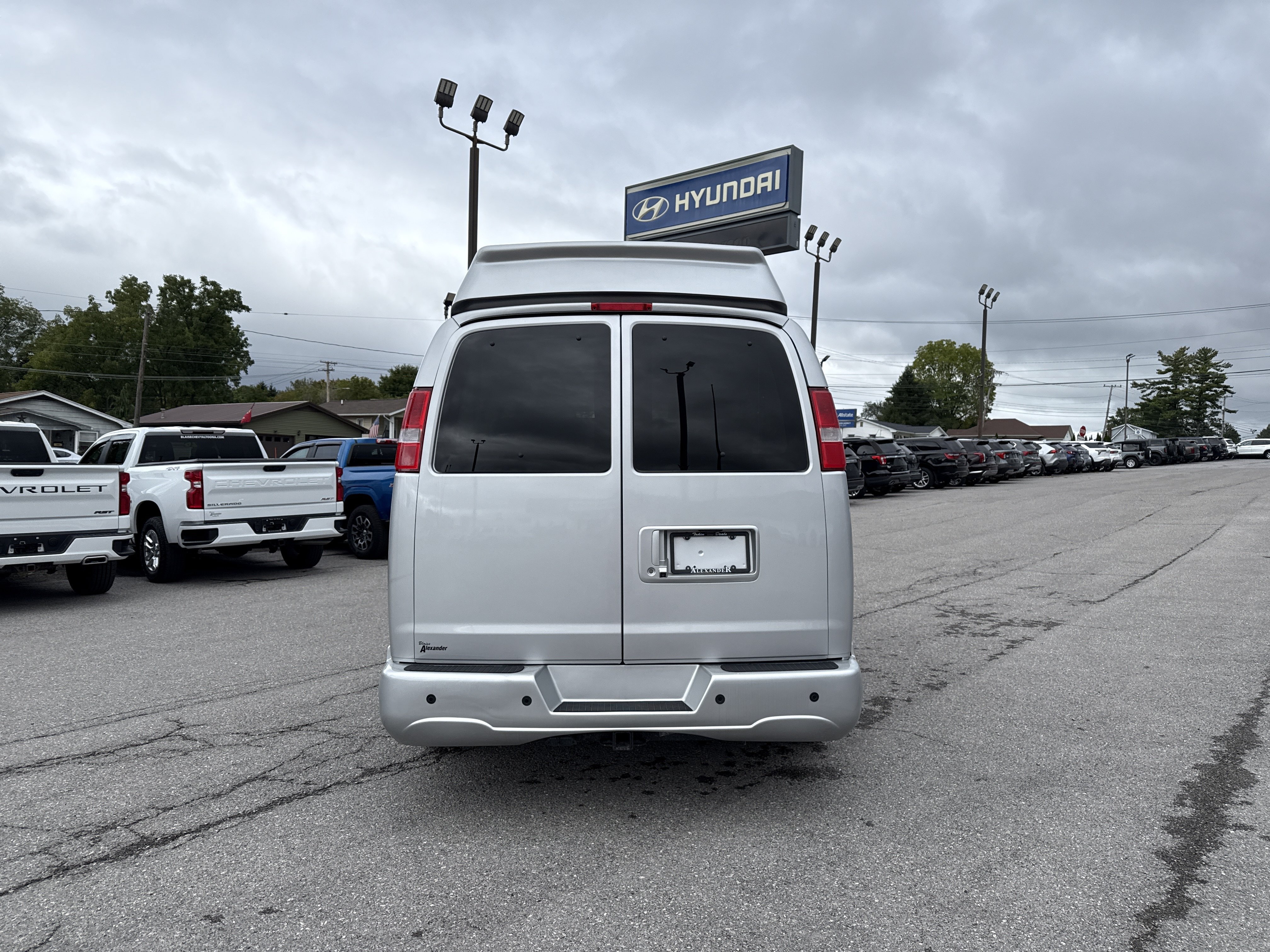 Used 2021 Chevrolet Express 2500 LS w/ Enhanced Convenience Package RWD image 4