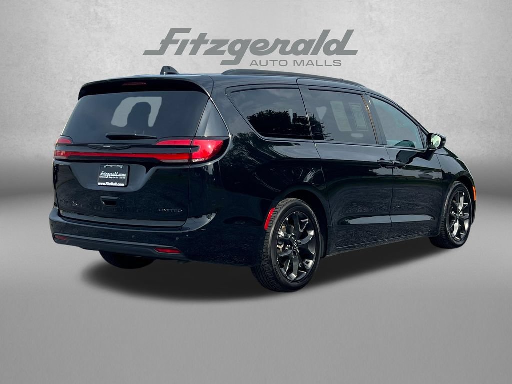 Used 2025 Chrysler Pacifica Limited FWD image 8