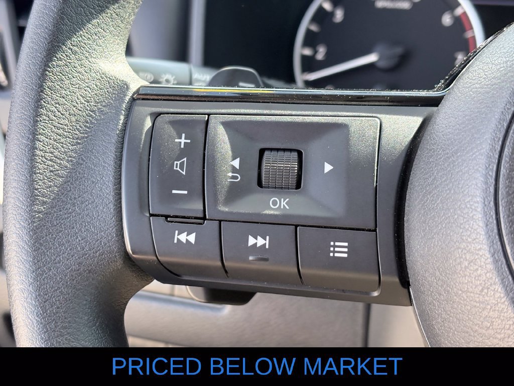 Used 2023 Nissan Rogue SV FWD image 13