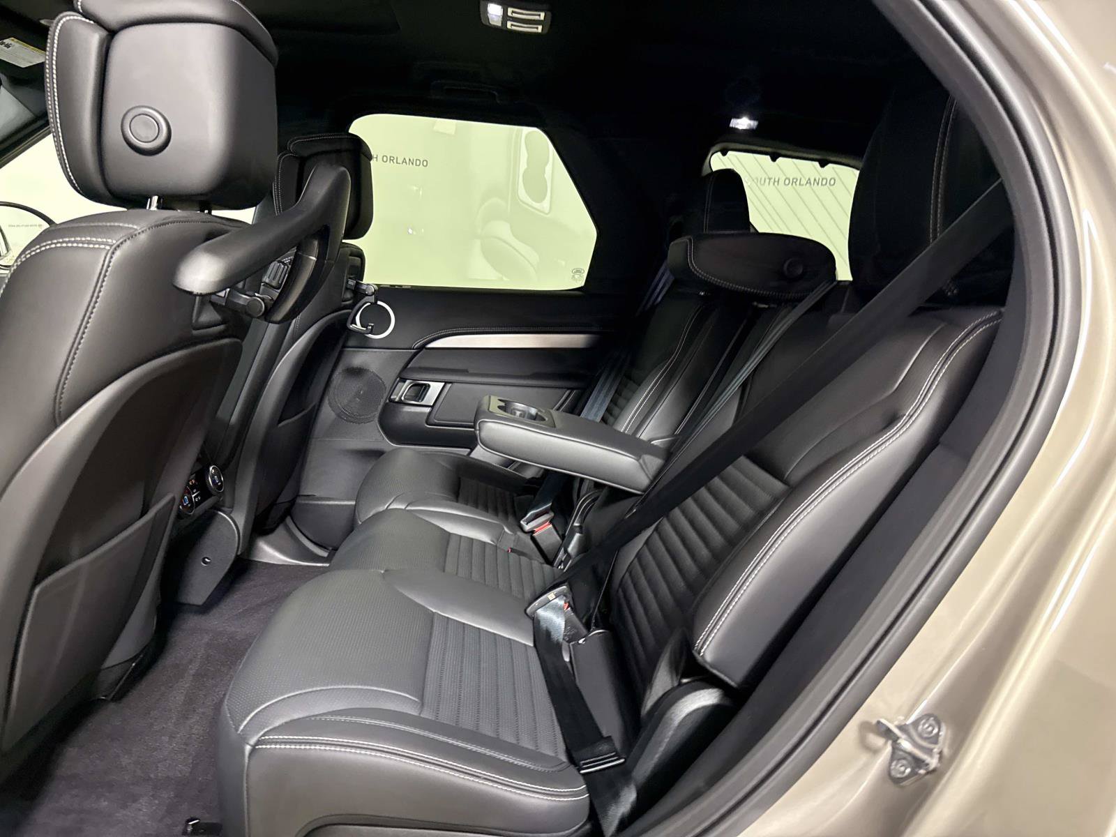 New 2026 Land Rover Discovery Dynamic SE AWD/4WD image 14