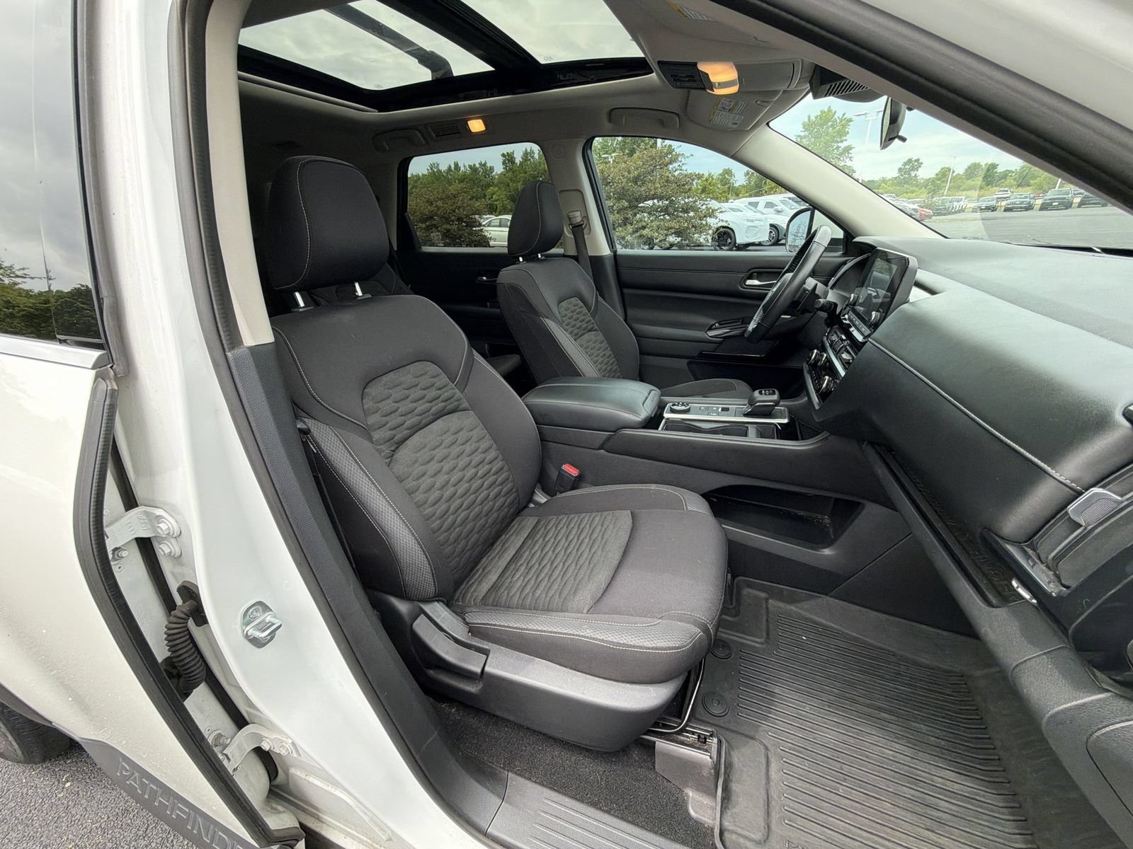 Used 2022 Nissan Pathfinder SV w/ SV Premium Package AWD/4WD image 24
