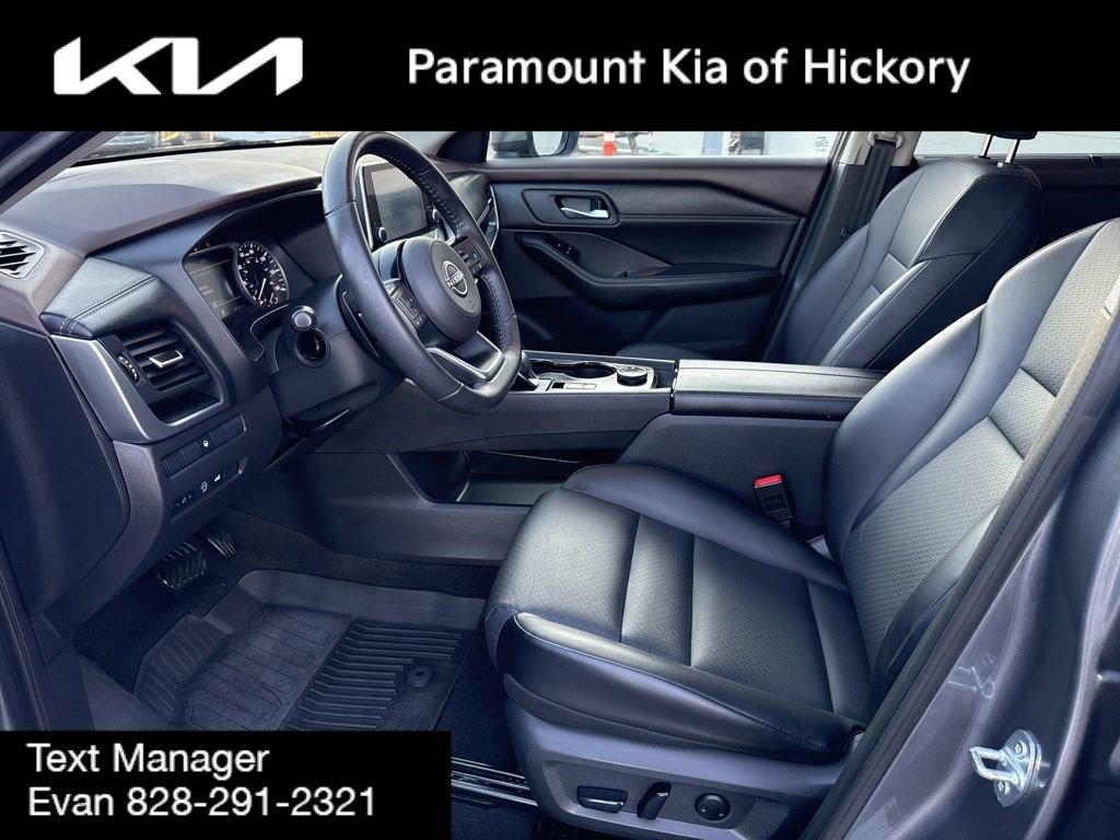 Used 2023 Nissan Rogue SV w/ SV Premium B Package image 16