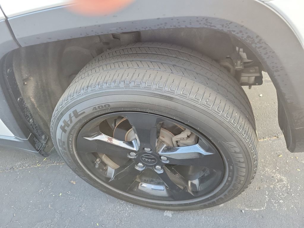 Used 2023 Jeep Grand Cherokee Altitude image 16