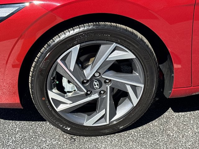 Used 2025 Hyundai Elantra Sport image 12