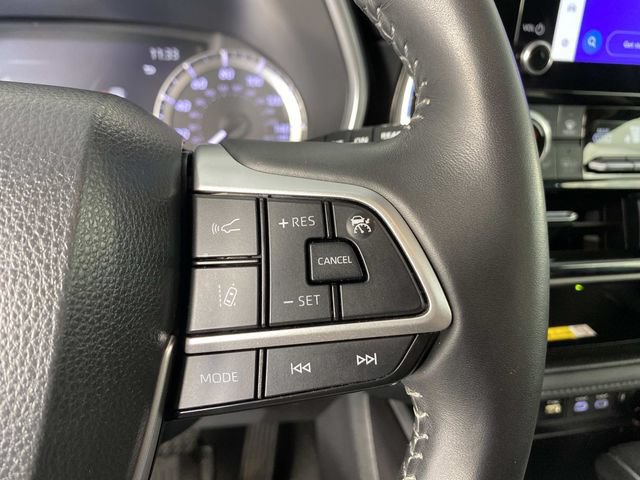 Used 2024 Toyota Highlander XLE AWD/4WD image 17