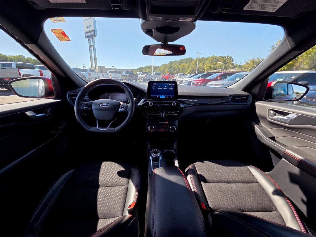 Used 2025 Ford Escape ST-Line Select AWD/4WD image 29