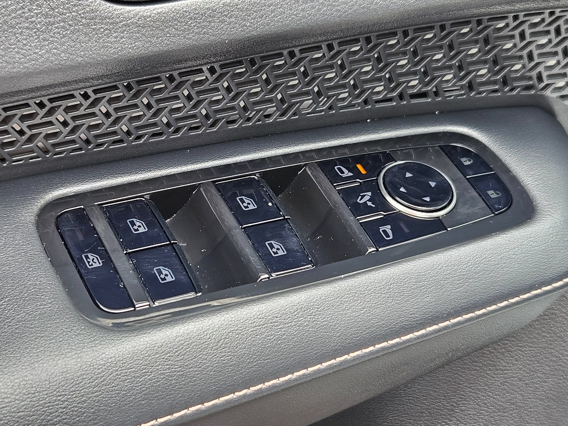 Used 2023 Nissan Ariya AWD image 10