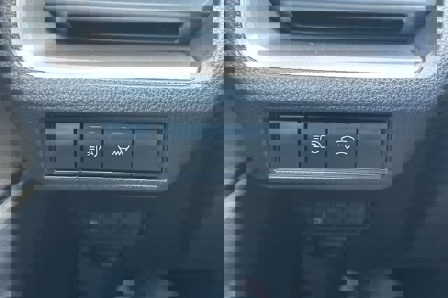 Used 2025 Toyota Prius LE image 34