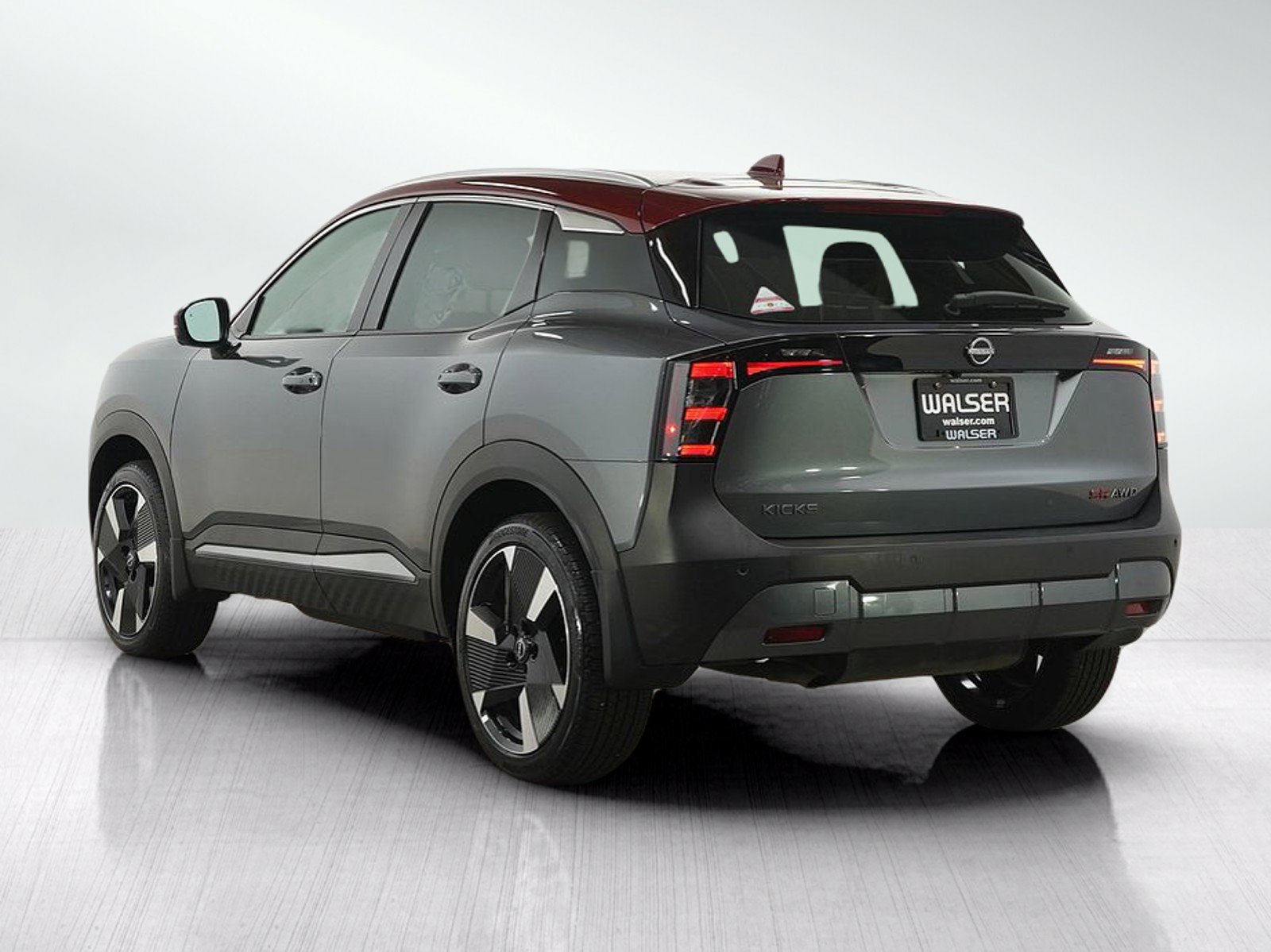 Used 2025 Nissan Kicks SR AWD/4WD image 4