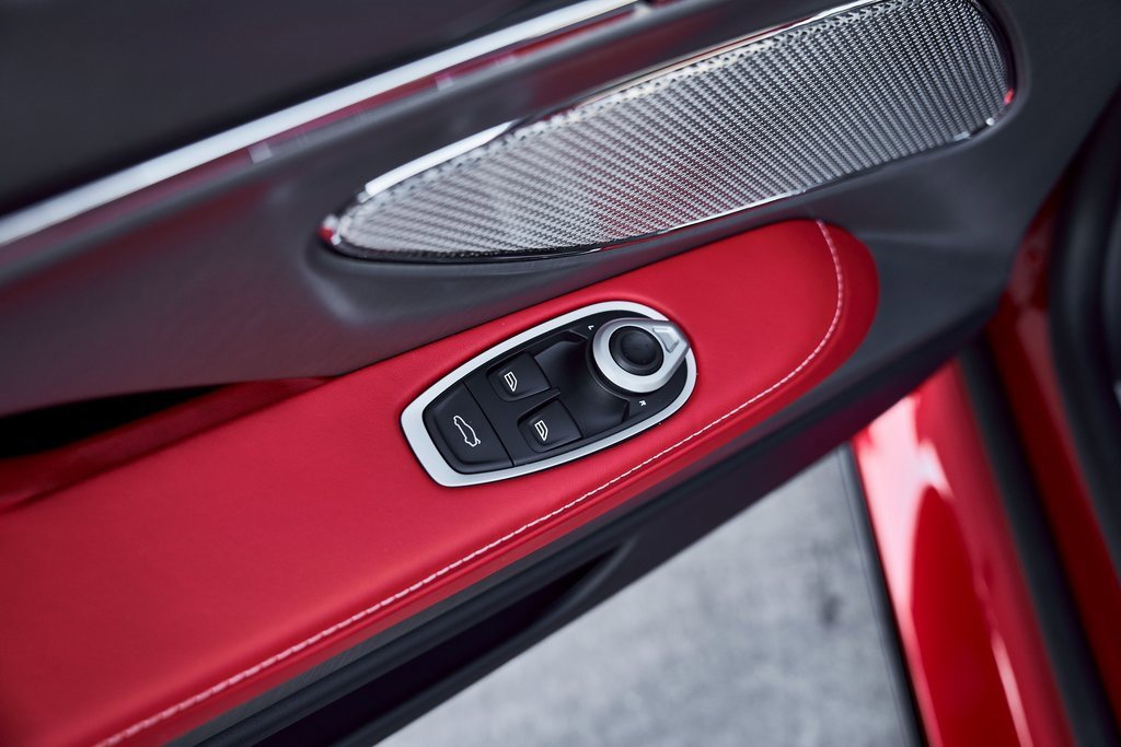 Used 2024 Aston Martin DB12 image 27