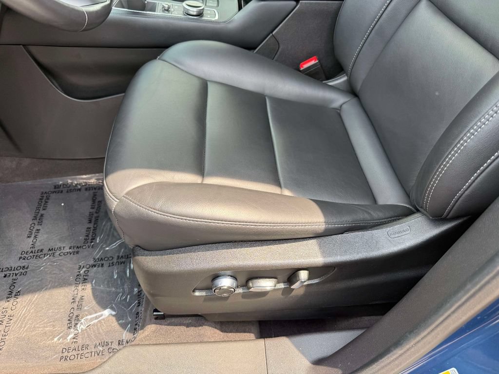 Used 2025 Cadillac XT4 Premium Luxury FWD image 3