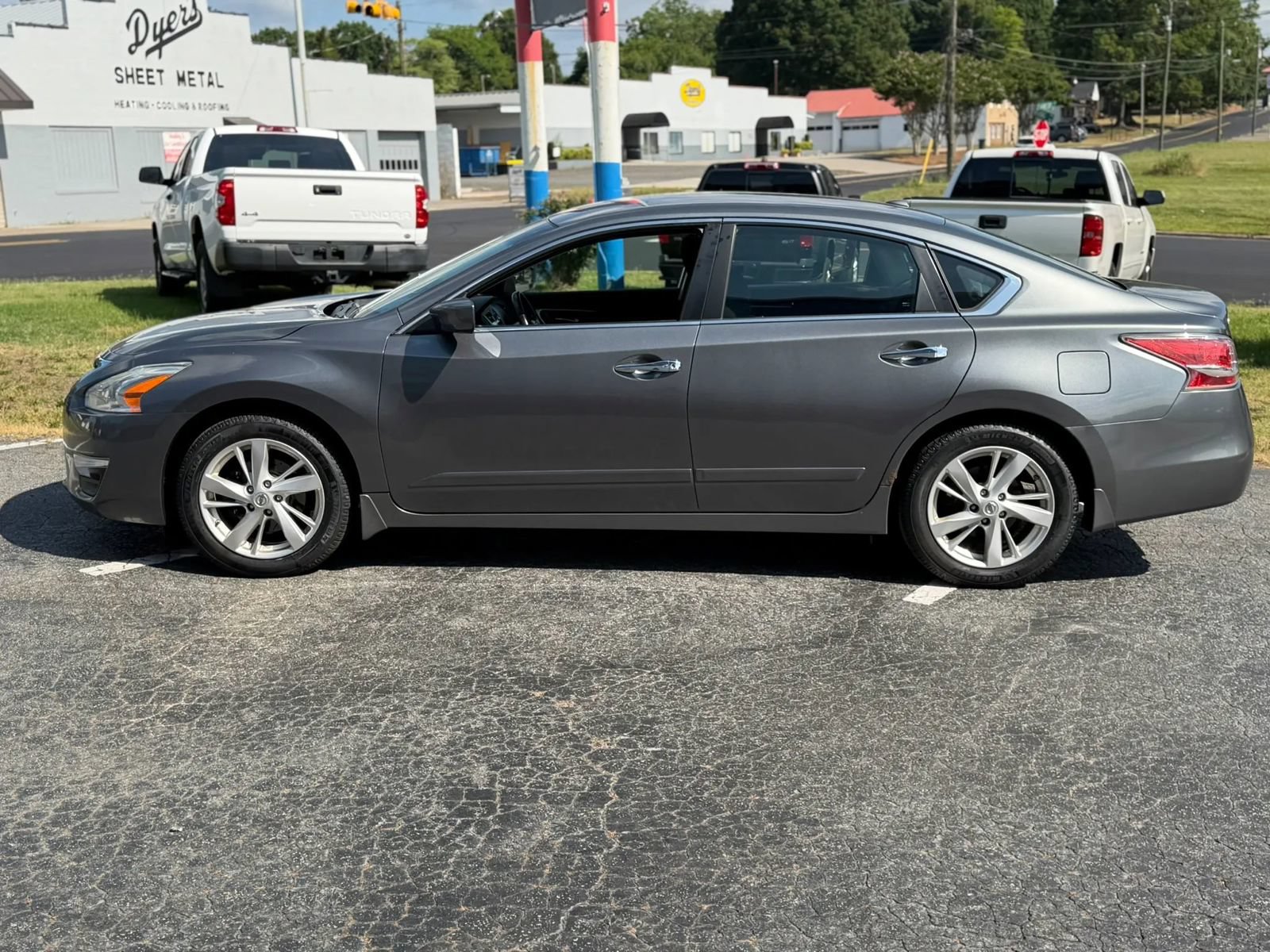 Used 2014 Nissan Altima 2.5 SV FWD image 8