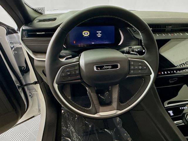 New 2026 Jeep Grand Cherokee Laredo image 11