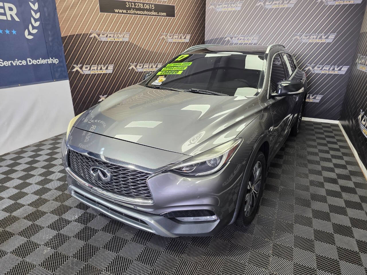 Used 2017 INFINITI QX30 Premium w/ Navigation Package image 2