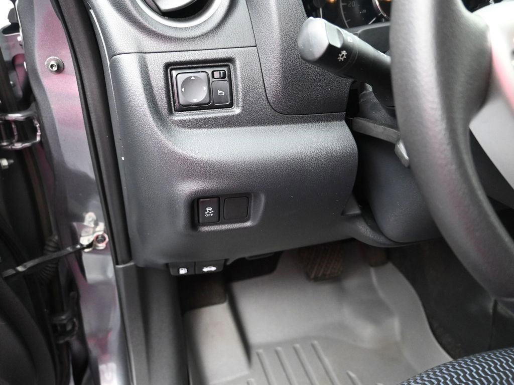 Used 2017 Nissan Versa Note SV w/ SV Appearance Package image 12