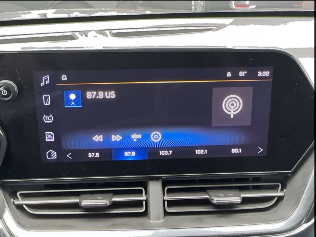 Used 2025 Chevrolet Trax RS w/ Sunroof Package image 47