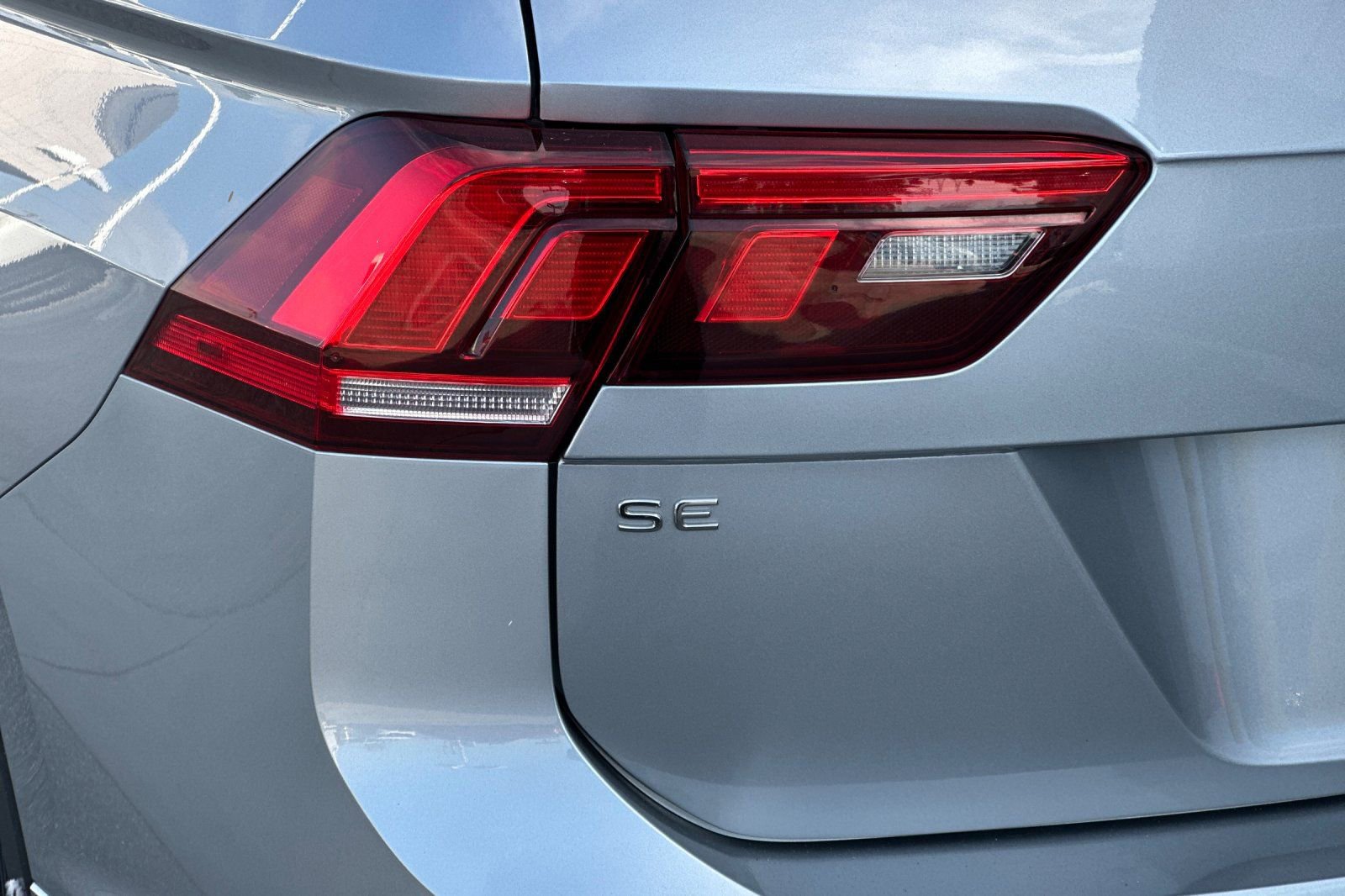 Used 2024 Volkswagen Tiguan SE image 37