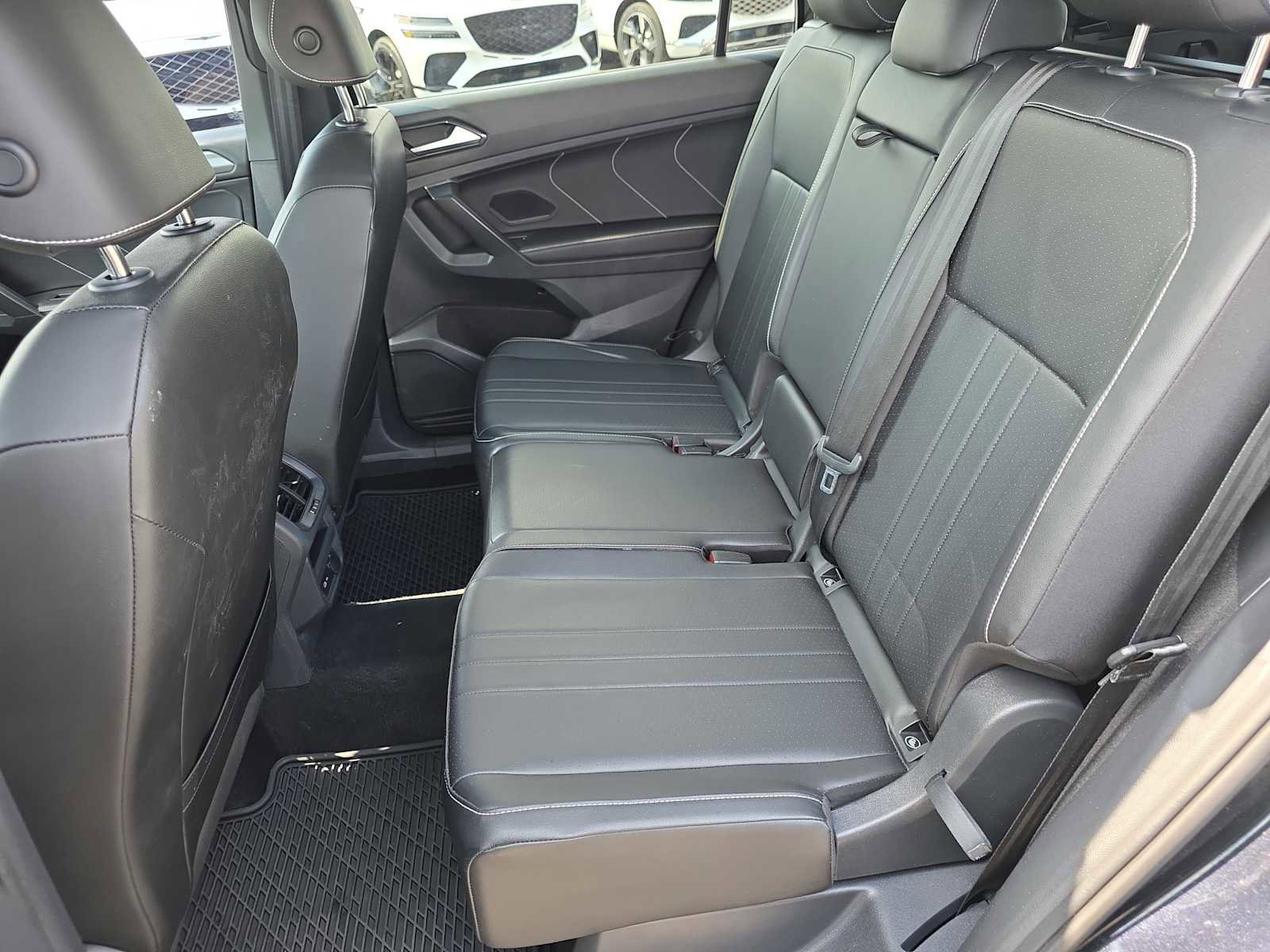 Used 2023 Volkswagen Tiguan SE R-Line image 25