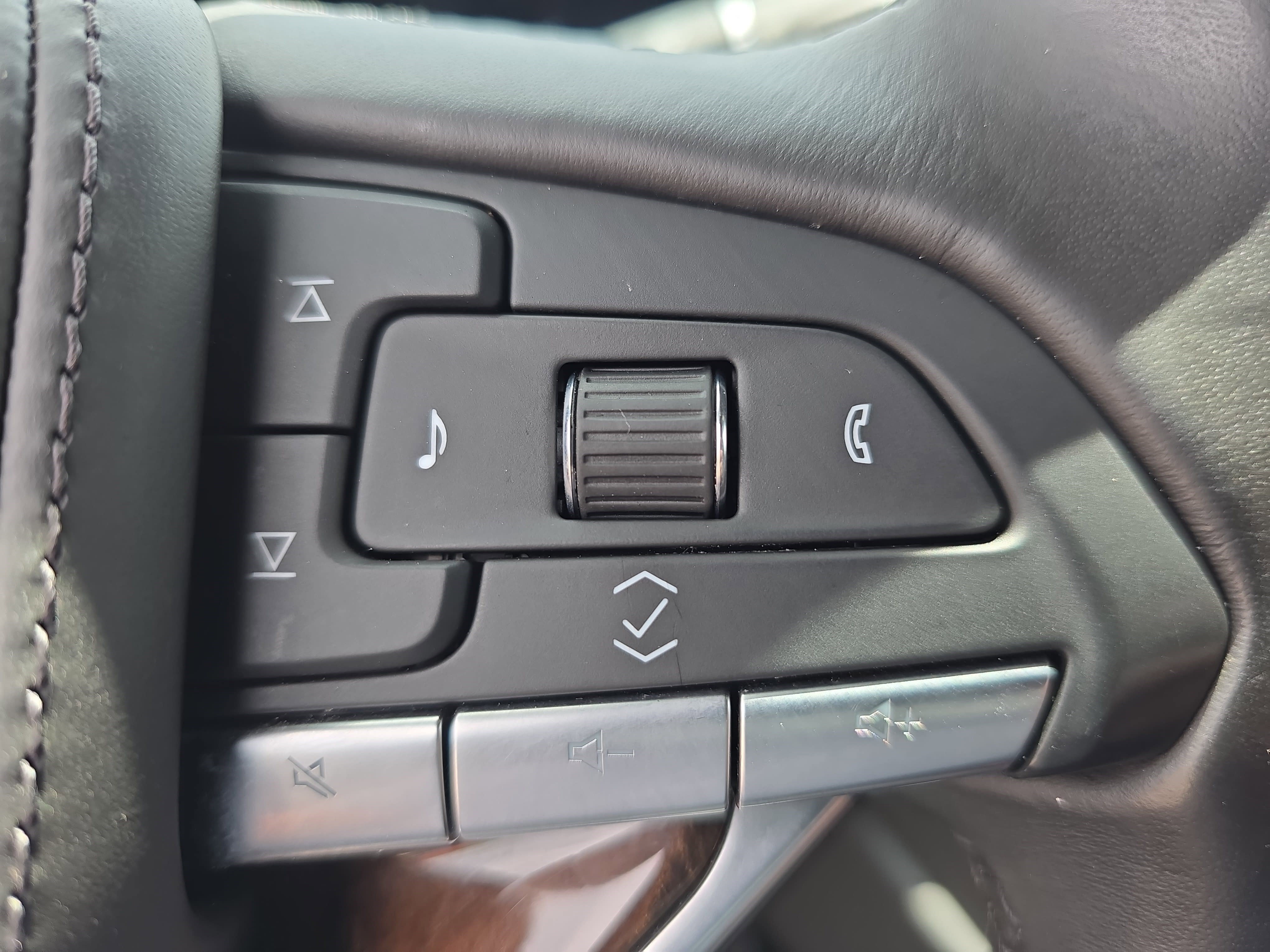 Used 2021 Cadillac Escalade Sport Platinum AWD/4WD image 19