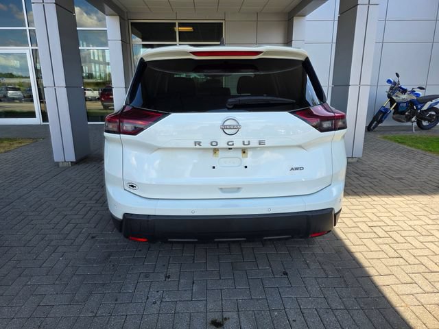 Used 2024 Nissan Rogue S AWD/4WD image 3
