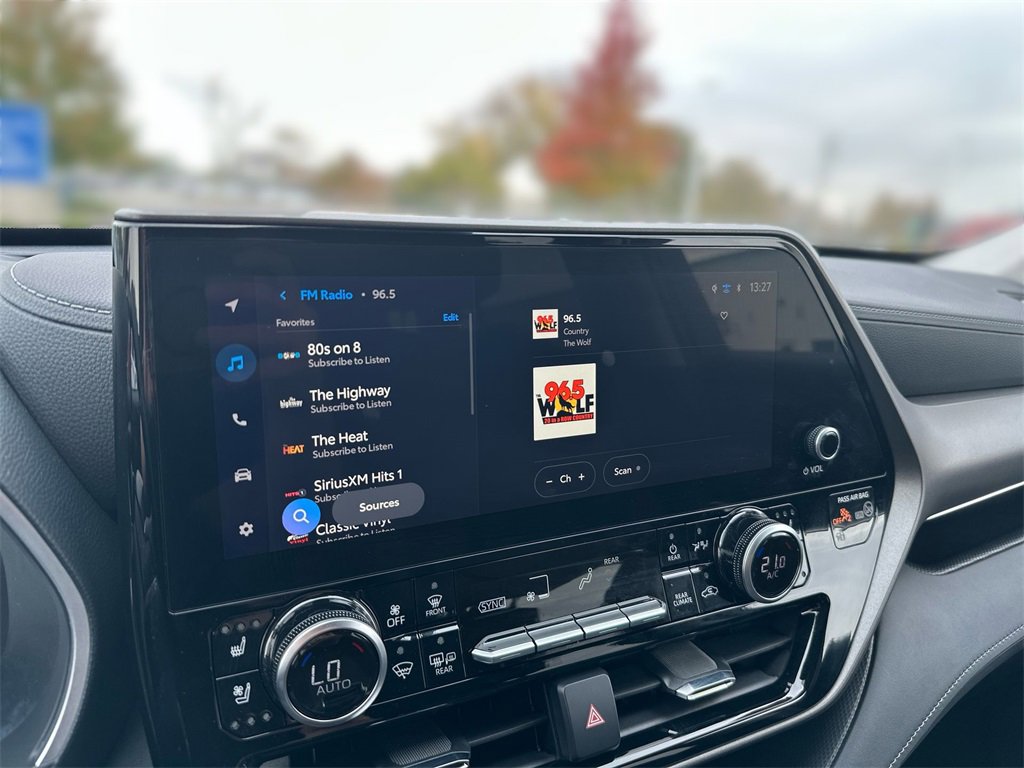 Used 2023 Toyota Highlander Limited image 13