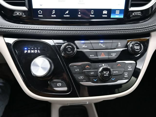 Used 2024 Chrysler Pacifica Limited FWD image 38