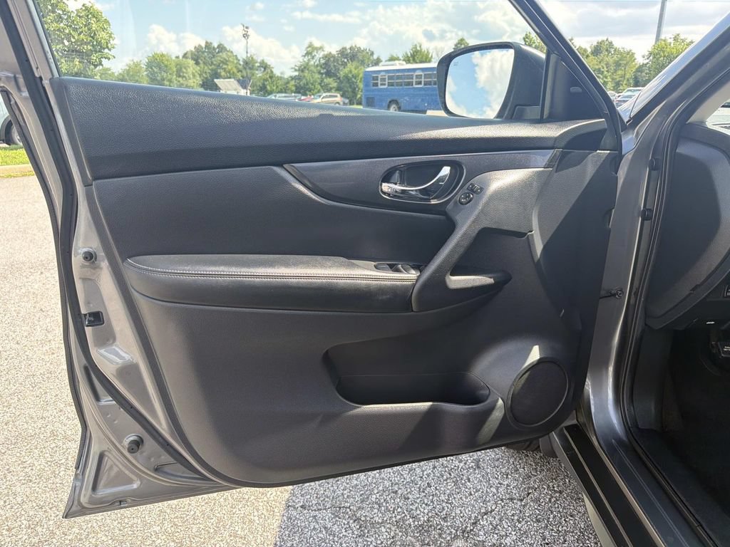 Used 2020 Nissan Rogue SV AWD/4WD image 14