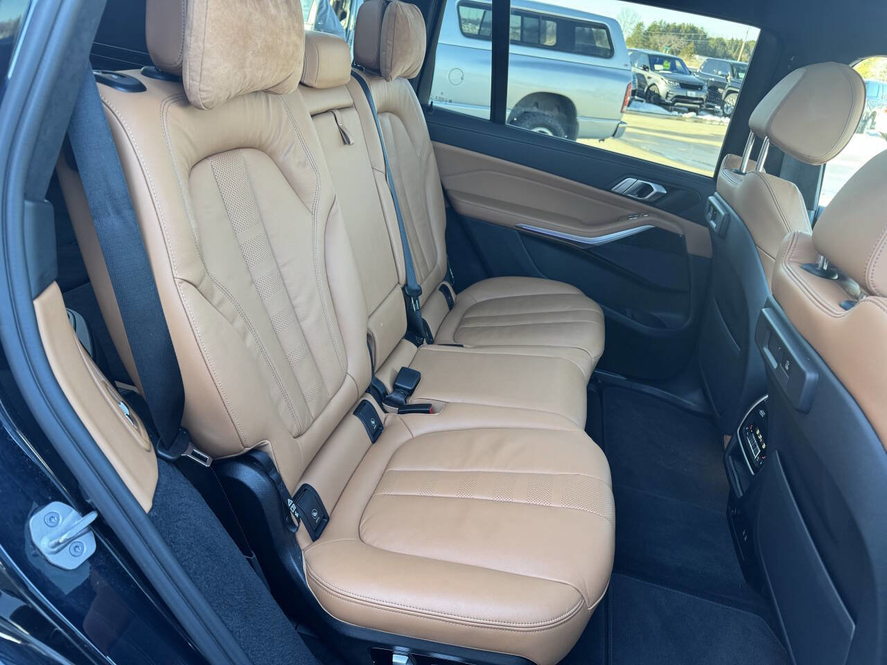 Used 2022 BMW X7 xDrive40i w/ M Sport Package image 21