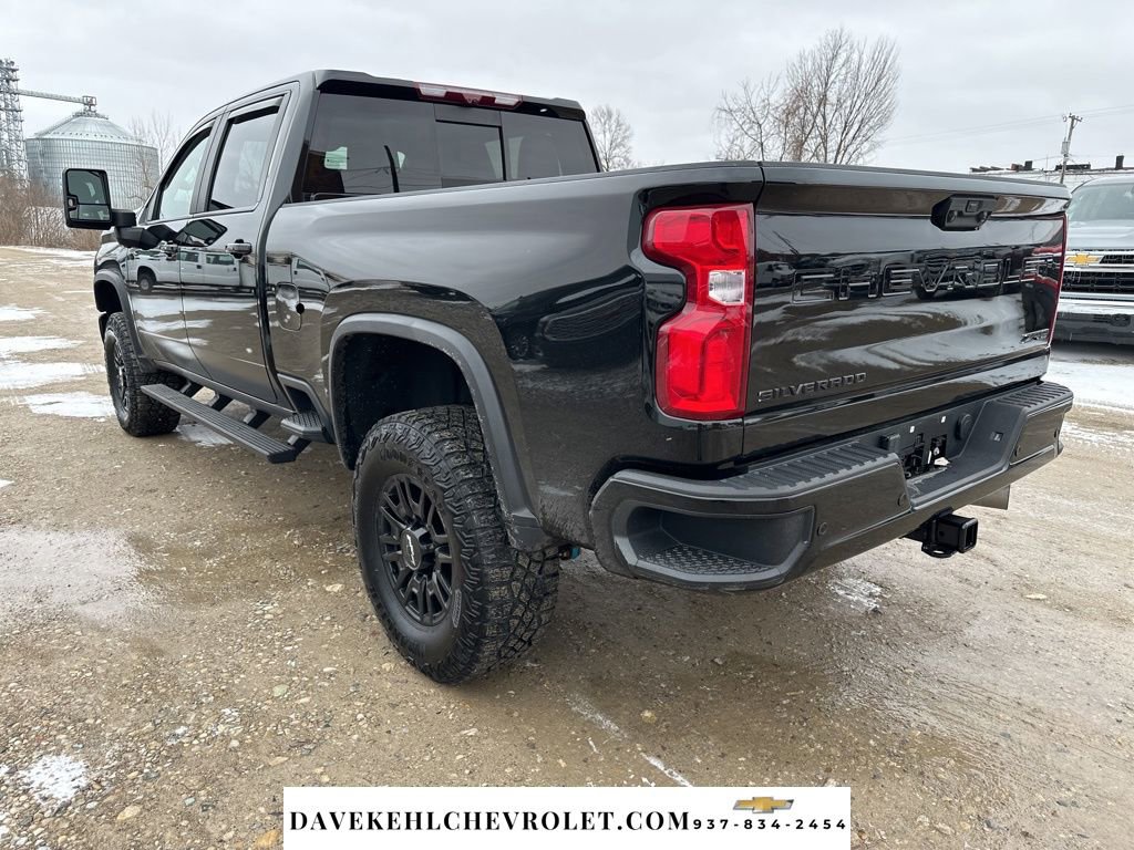 Used 2024 Chevrolet Silverado 2500 ZR2 w/ Technology Package image 3